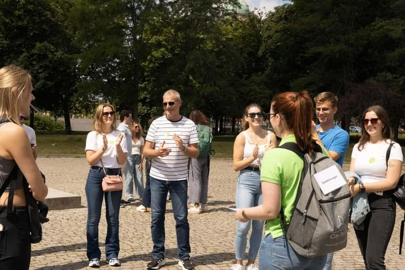 Berlin: City tour - Best of Berlin - Reichstag and Unter den Linden: the story behind the big buildings