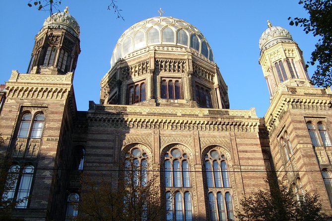Berlin City Walking Tour of Scheunenviertel and Hackesche Höfe in Berlin Mitte - Hackesche Höfe: 8 Art Nouveau courtyards you can actually walk into