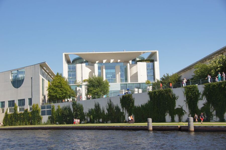 Berlin: Dinner Cruise on the Spree with Prosecco - Sunset on the Spree, dinner on your timetable