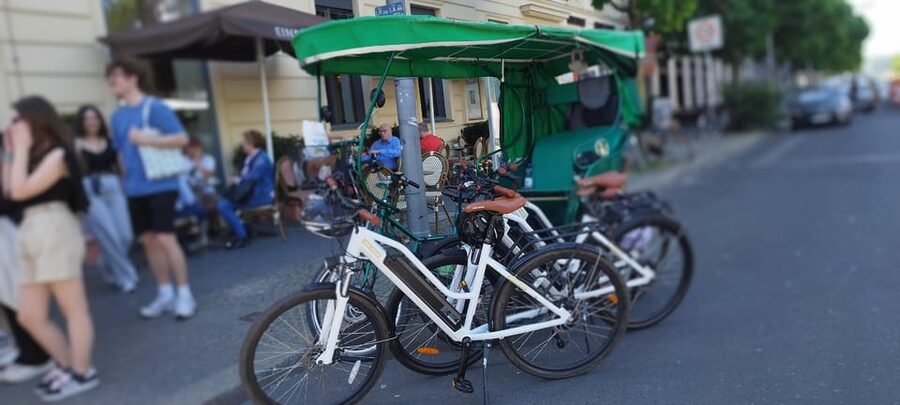 Berlin (E)Bike Tour Historical Highlights in Small groups - Getting started near Rosenthaler Platz, Weinbergsweg 6