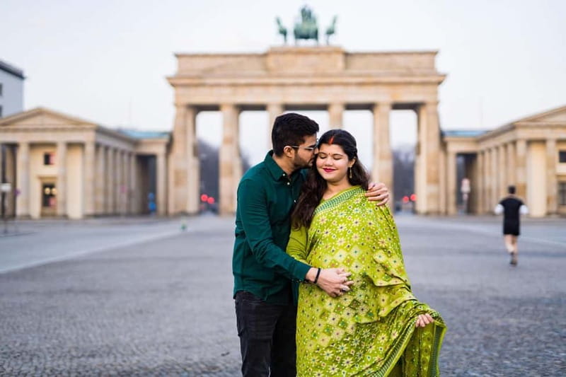 Berlin: Early Morning Private Photoshoot to avoid the Crowd - Posing and comfort: why “patient” makes better photos than you think