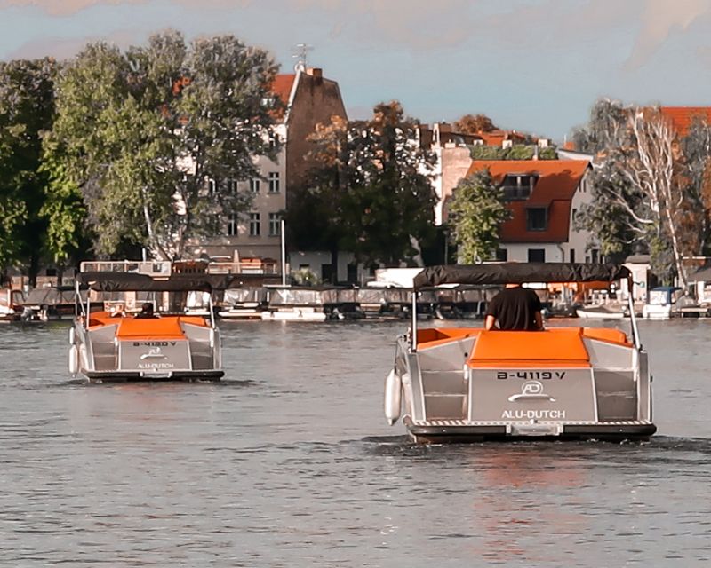 Berlin: Electric Boat Rental for self-driving 2 hrs - Your captain briefing: simple rules, real control