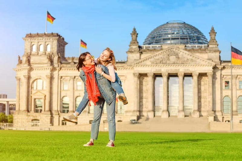 Berlin Essentials: Private Photoshoot at Berlin's top sites - Meeting at the Reichstag Pavillon, and how to start smoothly