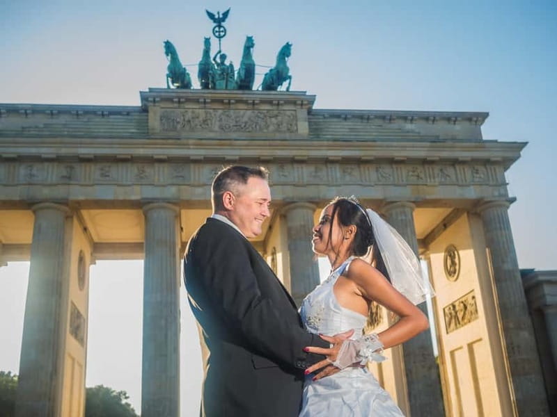 Berlin Essentials: Private Photoshoot at Berlin's top sites - Edited photos fast, plus an online gallery you can actually use
