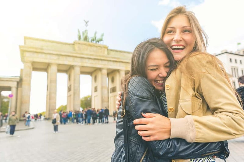 Berlin Essentials: Private Photoshoot at Berlin's top sites - Practical tips so you look great during the shoot