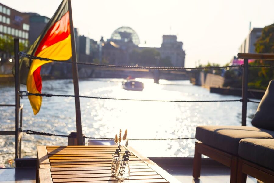 Berlin: Evening Boat Cruise – Romance & Moonlight - Who this Spree moonlight cruise is best for