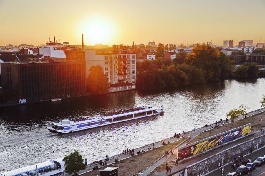 Berlin: Evening City Sightseeing Cruise - Key things to know before you go