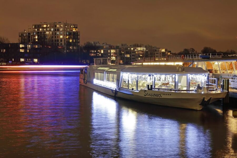 Berlin: Evening City Sightseeing Cruise - Who this cruise suits best, and who should think twice
