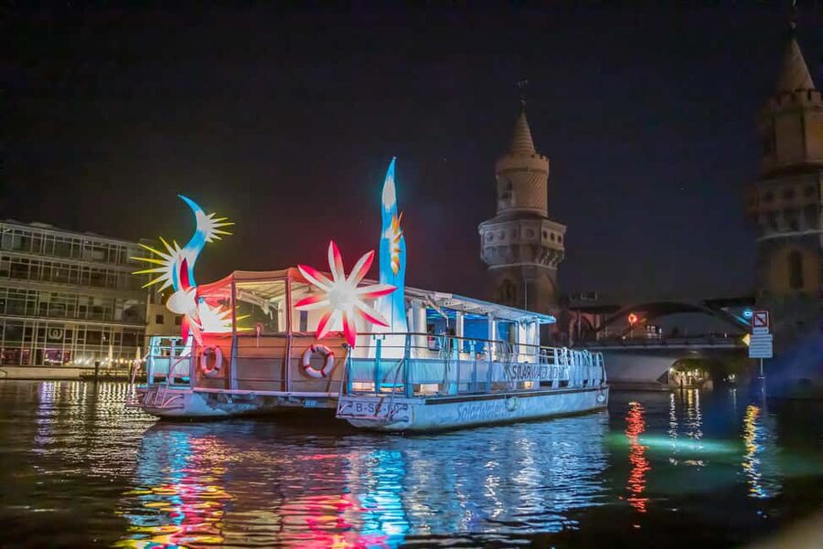 Berlin: Evening city tour with specially illuminated boats - Berlin after dark, from the Spree instead of the streets