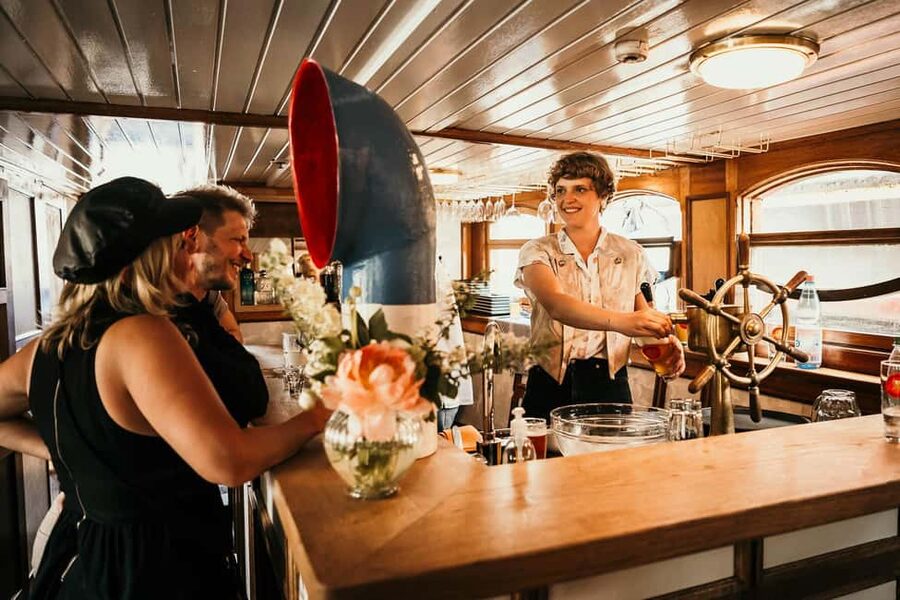 Berlin: Evening JAZZ Cruise with "Markus Ehrlichs" Jazz Trio - A 3-hour jazz cruise that feels like Berlin after dark