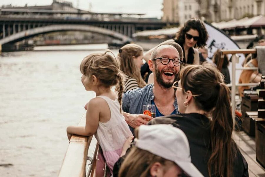 Berlin: Evening JAZZ Cruise with "Markus Ehrlichs" Jazz Trio - Oberbaumbrücke and the river hangouts: why these stops matter