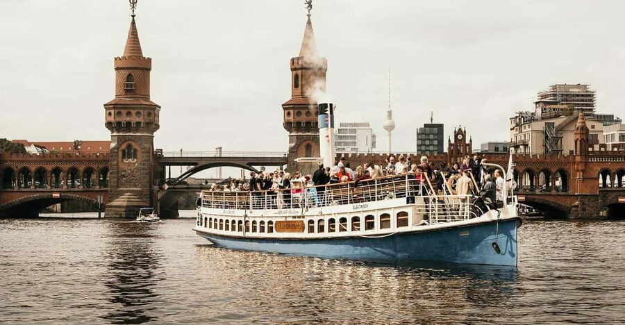 Berlin: Evening JAZZ Cruise with "Markus Ehrlichs" Jazz Trio - Where to board: Alte Börse in Berlin