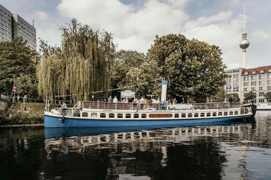 Berlin: Evening JAZZ Cruise with "Markus Ehrlichs" Jazz Trio - Who should book this Berlin jazz cruise