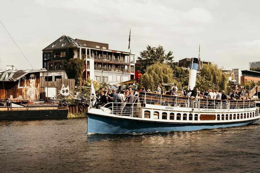Berlin: Evening JAZZ Cruise with "Markus Ehrlichs" Jazz Trio - The route starts east, then swings you toward Old Berlin