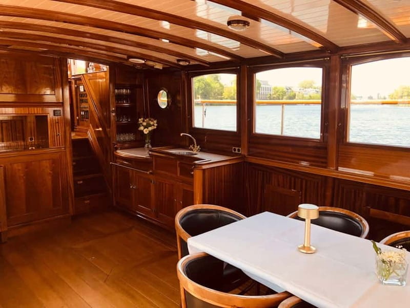 Berlin: Evening Yacht Cruise with Aperitif - What you actually get: aperitif included, then drinks and an optional dinner