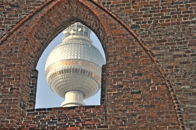 Berlin: Experience the Alternative Kreuzberg on a Bike Tour - Molecule Man and Club der Visionäre: oddball landmarks with meaning