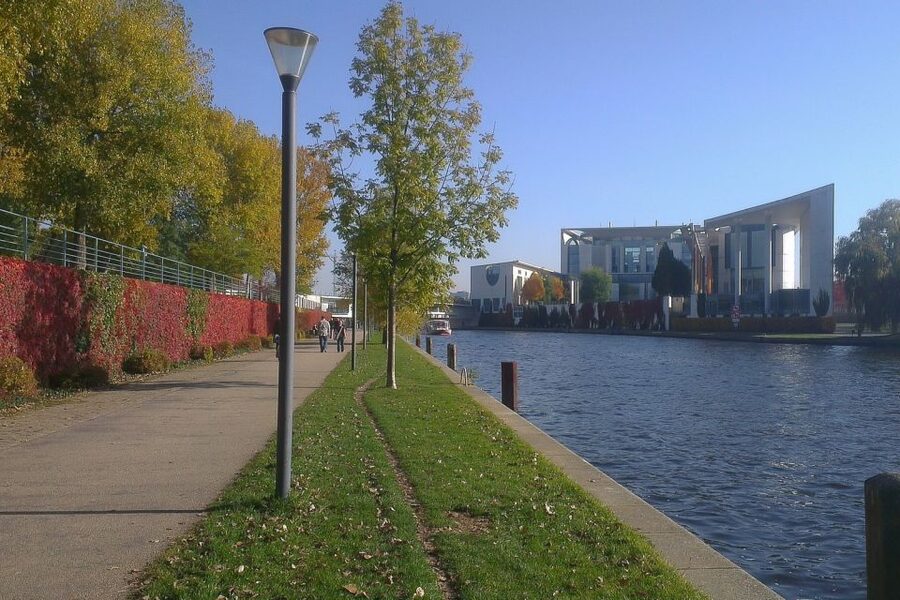 Berlin Express: Private 1-Hour E-Rickshaw Ride - Potsdamer Platz start and finish: simple, but plan your arrival