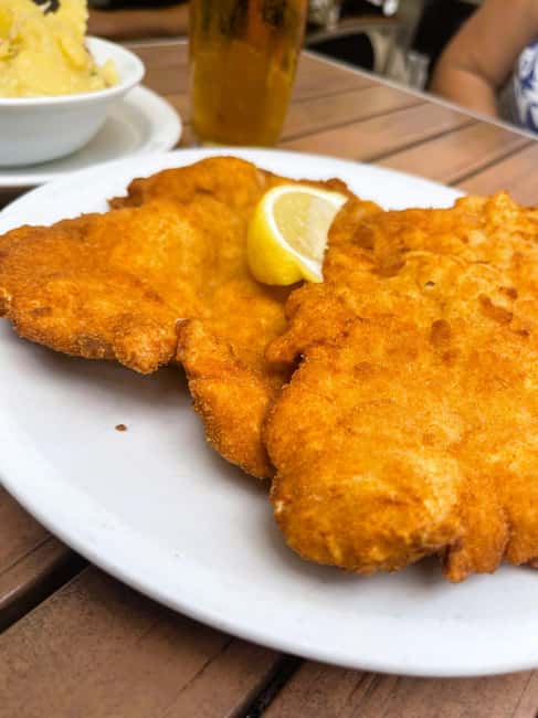 Berlin: Food Tour in Hidden Gems for Small Groups - Stop 5: a local bar finish with cocktail and Berliner Lust