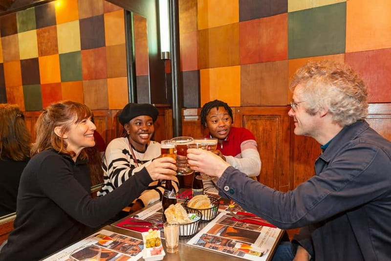 Berlin Food Tour: Taste the Best with a Full Meal & Beer - Stop 1: Berliner Currywurst and how to judge a good one