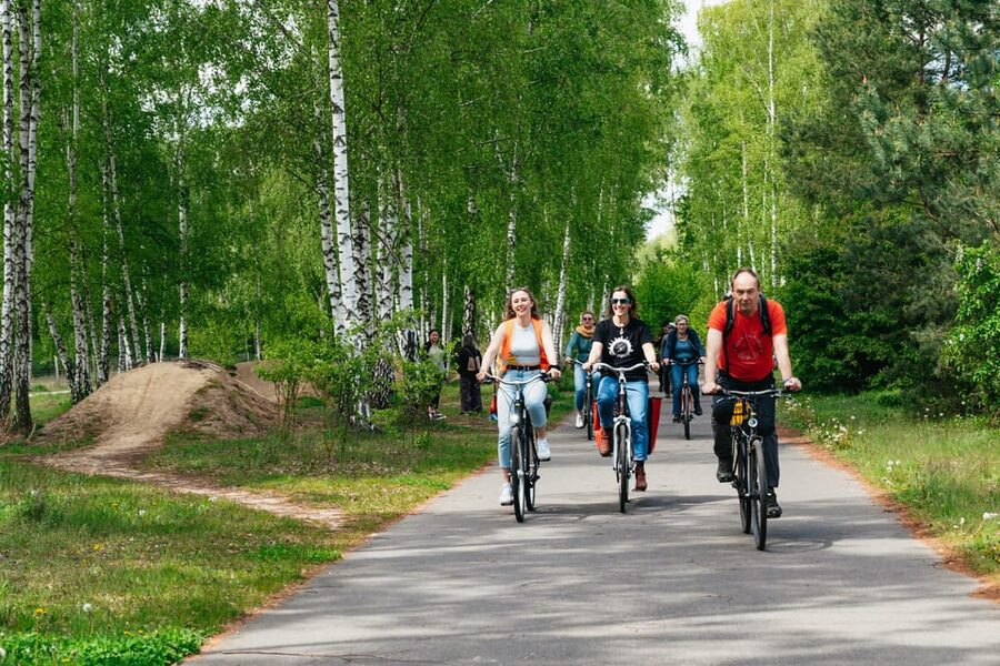Berlin: Green City Guided Bike Tour - Kulturbrauerei: Starting in a Creative Neighborhood