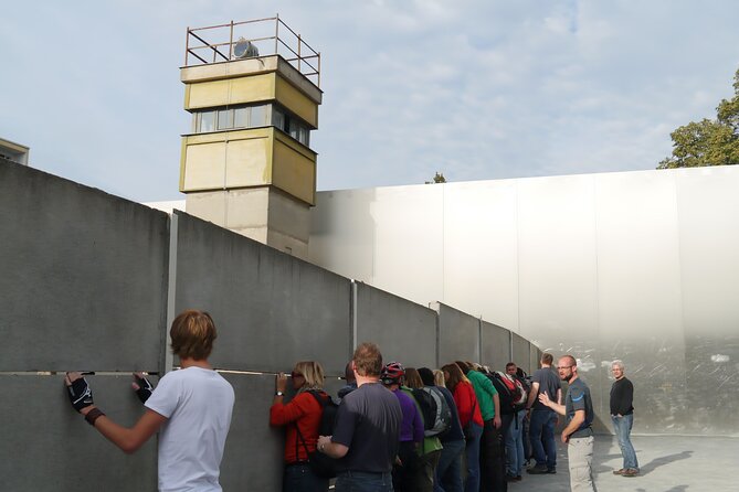 Berlin: Guided Bike tour of the Berlin Wall and Third Reich - From the synagogue story to deportation memory