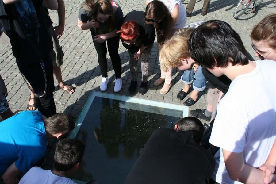 Berlin: Guided Bike Tour of The Wall and Third Reich - Guides make the history human, from Yasmin to Peter