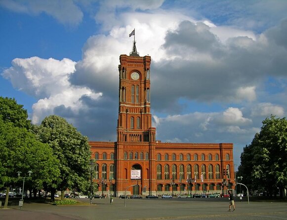 Berlin: Guided Bike Tour to Explore the Highlights - Why this bike tour beats the bus for a first Berlin sweep