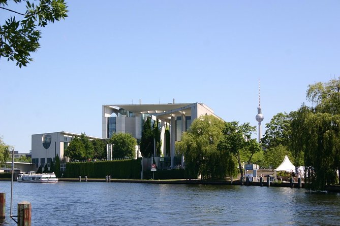 Berlin: Guided Bike Tour to Explore the Highlights - Brandenburg Gate and the Reichstag dome: the pride and the politics