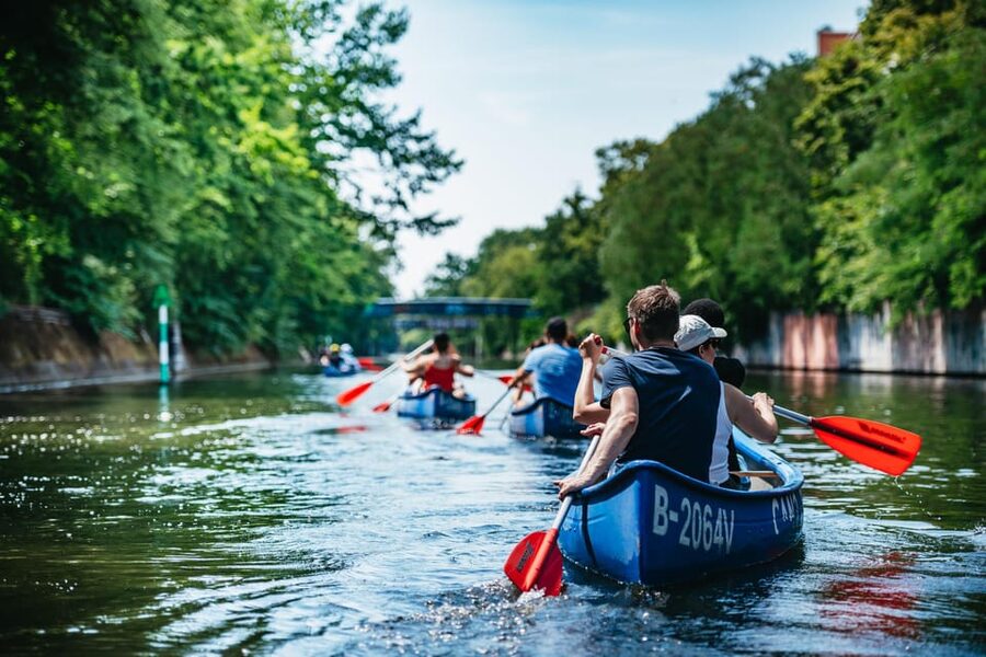 Berlin: Guided Tour by Canoe - Stop 2: Molecule Man and the canal’s art edge