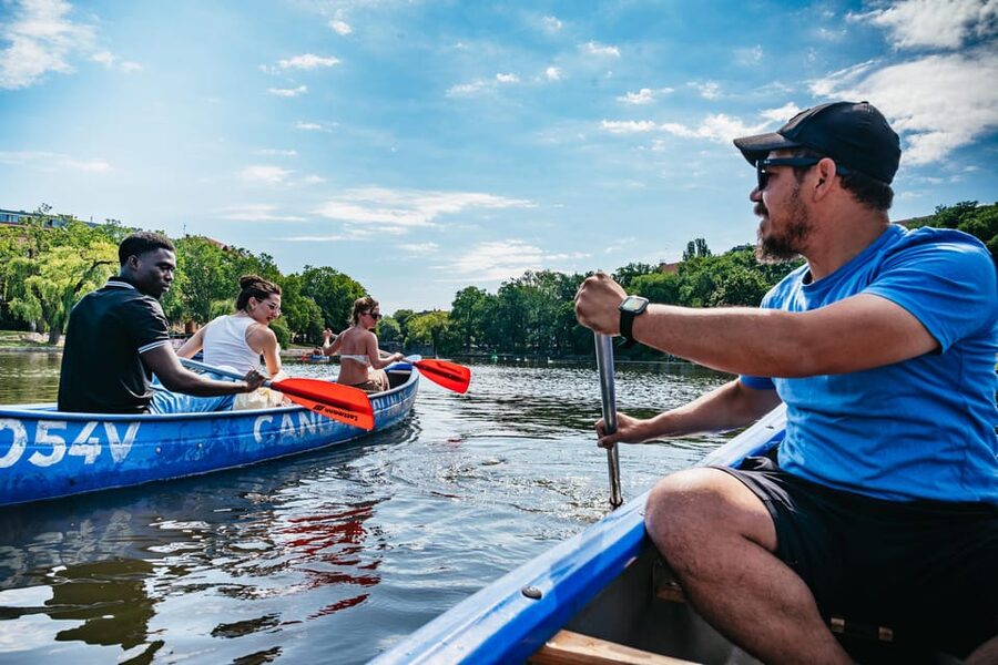 Berlin: Guided Tour by Canoe - Paddling the Landwehr Canal through Kreuzberg
