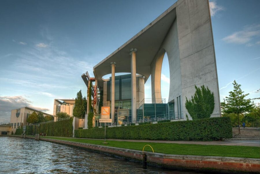Berlin: Guided Walking Tour around the Reichstag - Wall Strip by the Spree: White Crosses and Marshall Bridge
