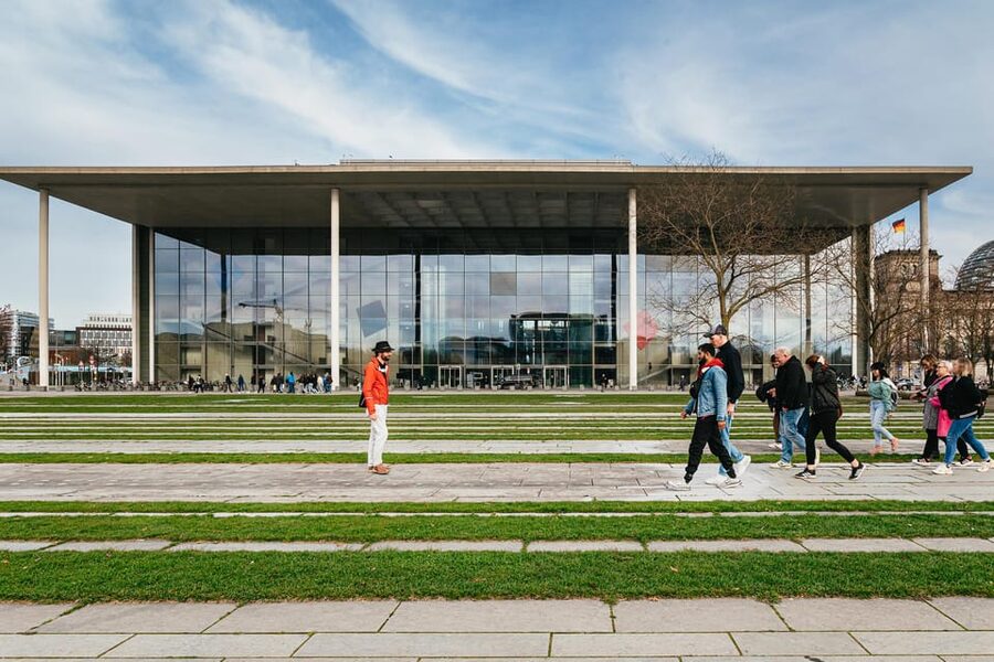 Berlin: Guided Walking Tour around the Reichstag - Paul-Löbe House, Swiss Embassy, and the Government Block Flow