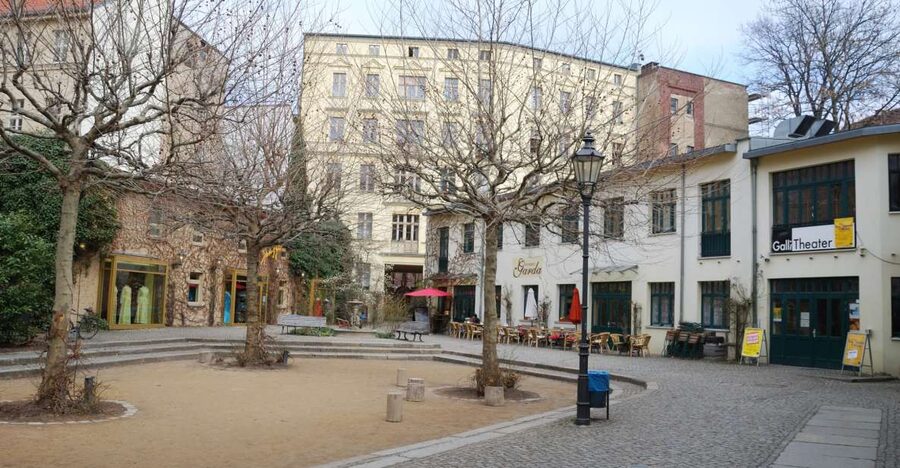 Berlin: Hackesche Höfe Courtyards Walking Tour - Key highlights at a glance