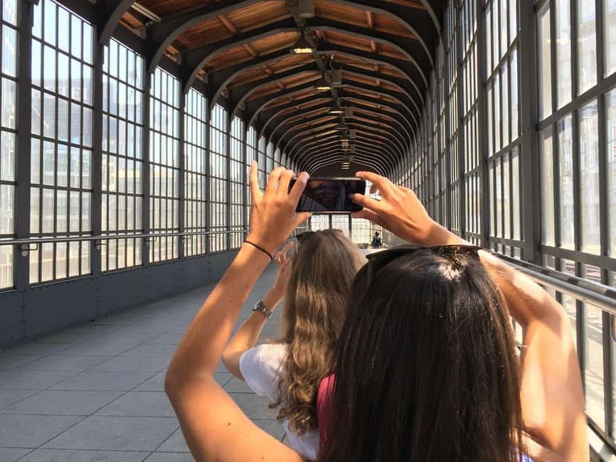 Berlin: Hands-On Mobile Photography Workshop - Capturing Moving Subjects: Make Motion Look Controlled