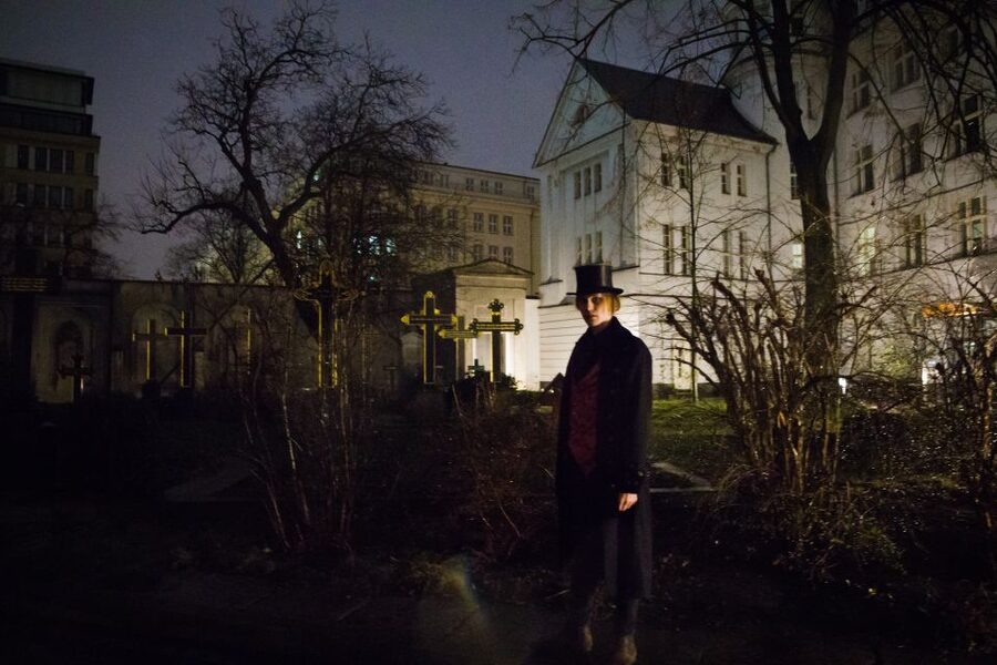 Berlin: Haunted Guided Live Theatre Tour in German - The Real “Plot”: A Murder, Canned Meat, and Death Showing Up In Berlin