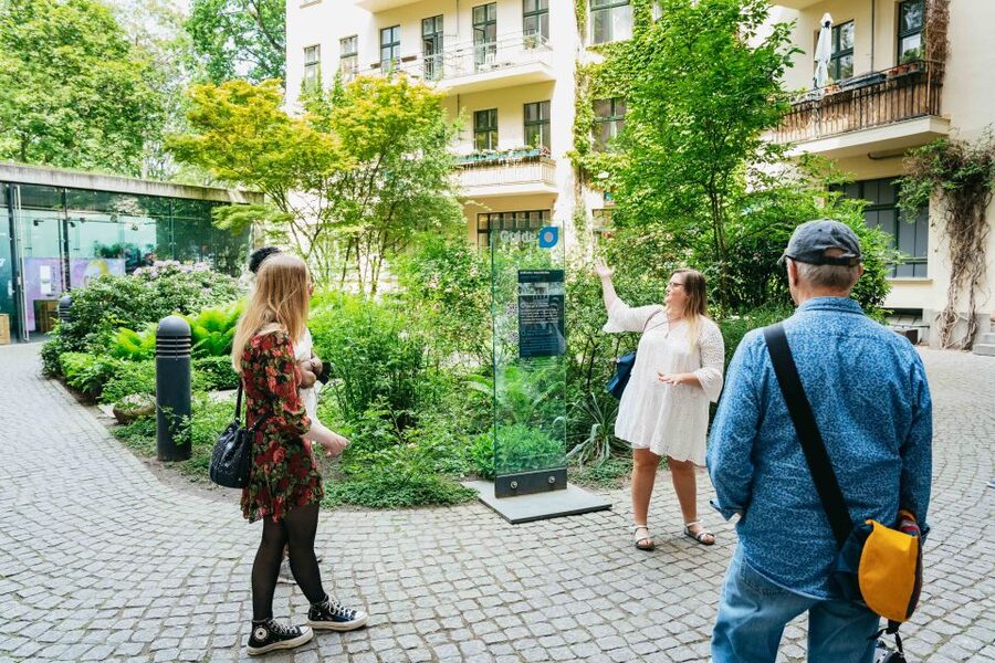 Berlin: Hidden Backyards Guided Walking Tour - Hackesche Höfe and Rosenhöfe: passageways that feel like tiny cities