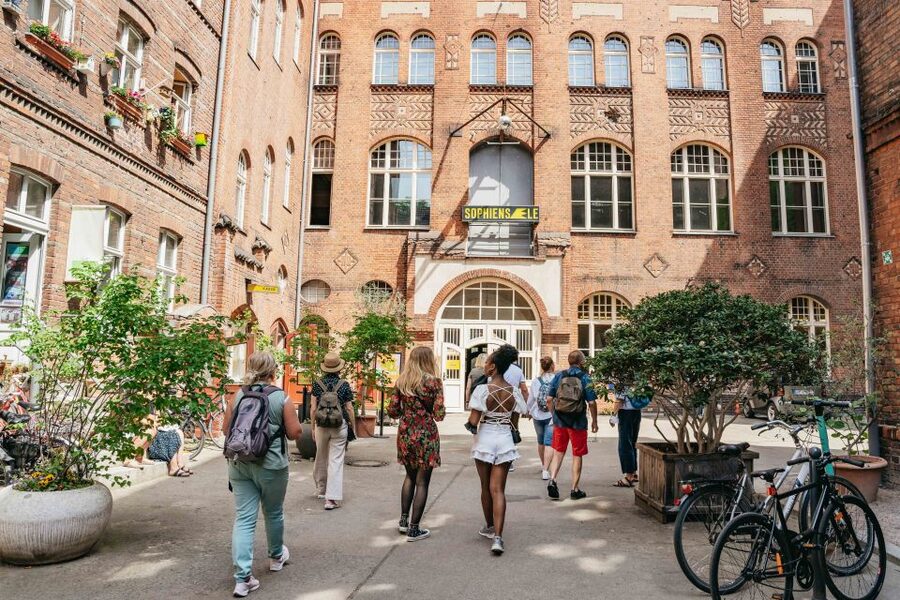 Berlin: Hidden Backyards Guided Walking Tour - Guides on this route: what the best ones do differently