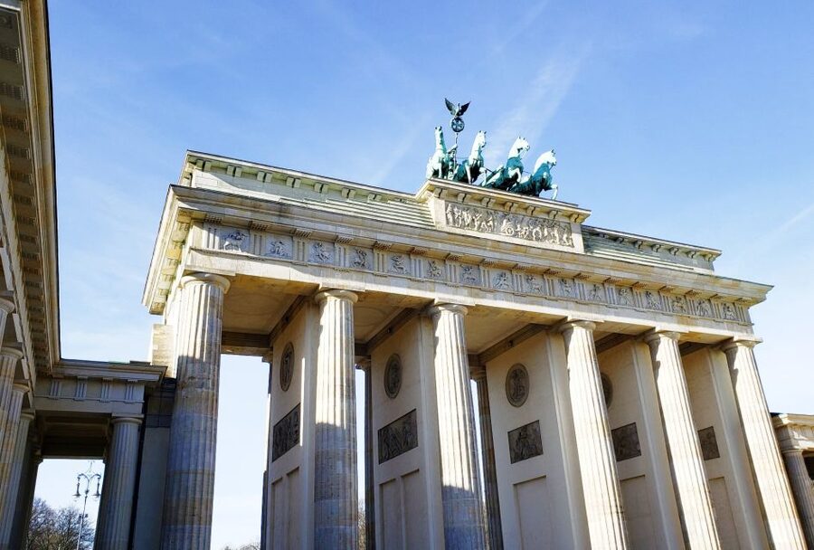 Berlin: Highlights of the City - a Private Bus Tour - Unter den Linden to Brandenburg Gate: The Walk-Stop Moment Matters