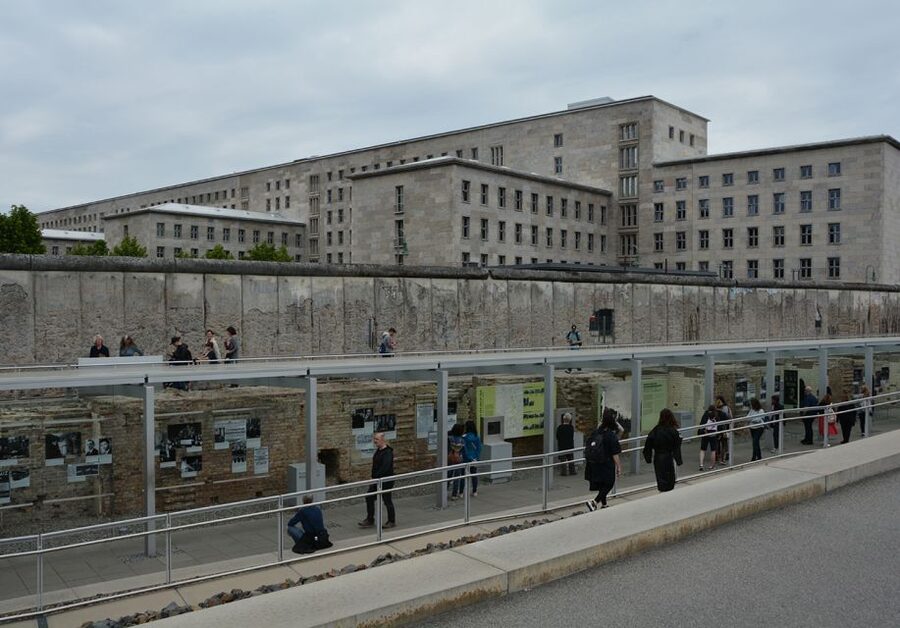 Berlin: Historical Sights & Berlin Wall Tour with a Berliner - Price, pacing, and who this tour fits best