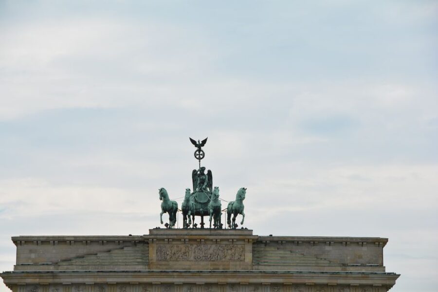 Berlin: Historical Sights & Berlin Wall Tour with a Berliner - Meeting at S+U Brandenburger Tor, then walking with a Berliner perspective
