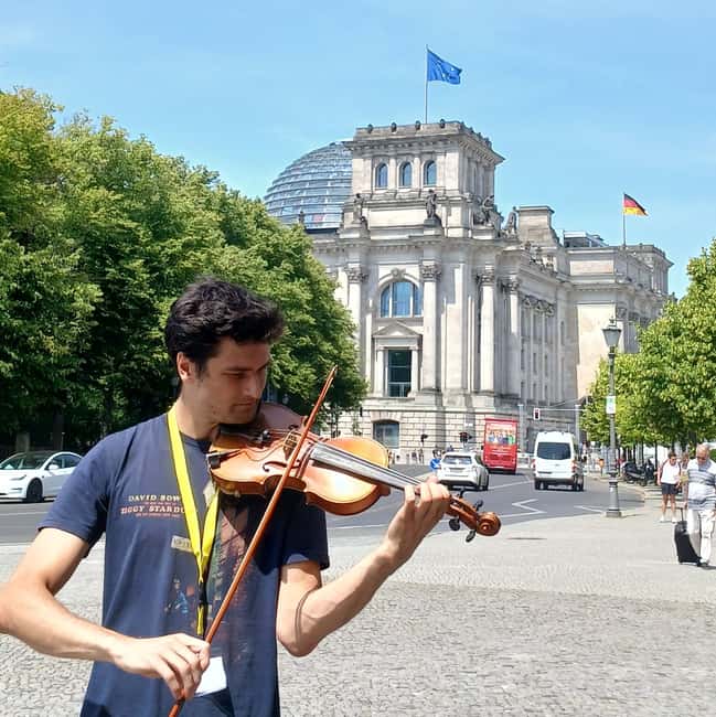 Berlin: Historical Walking Tour with Live Music - Pariser Platz start, meet Axel with guitar, and get your bearings