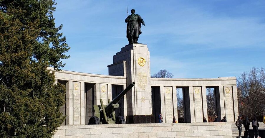 Berlin: Hitler and the Third Reich - a private walking tour - Tiergarten and the Soviet War Memorial, a new power after the old one