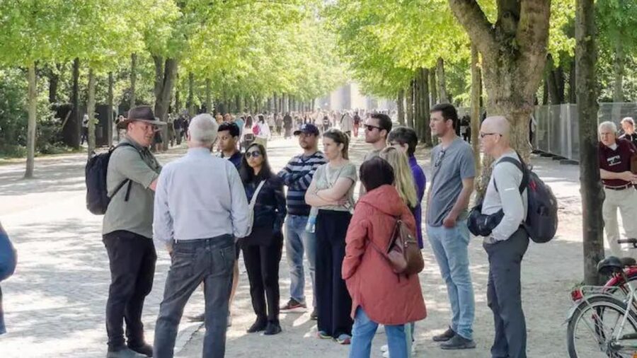 Berlin: Hitler's Berlin The Rise & Fall Guided Walking Tour - The Reichstag area: where democracy and dictatorship share the same walls