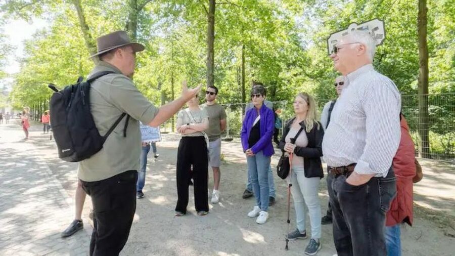 Berlin: Hitler's Berlin The Rise & Fall Guided Walking Tour - Then and Now photos, historic maps, and expert historians: how the tour stays clear
