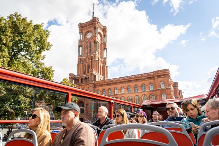 Berlin: Hop-On-Hop-Off Bus with Boat Cruise Option - DomAquarée, Lustgarten, Unter den Linden, and Brandenburg Gate
