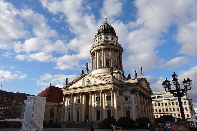 Berlin in one day – day tour with an expert guide - Brandenburg Gate and the Battle of Berlin Perspective