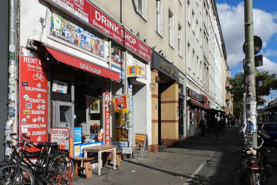 Berlin: Kreuzberg Guided Walking Evening Tour - Starting points: FightClub Casino or Cems Burgerhouse, then Kotti