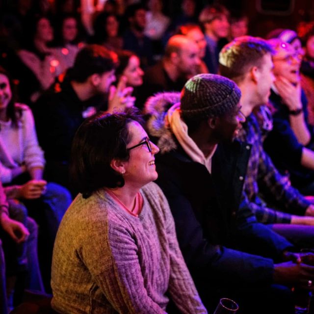 Berlin: Laughing Spree Comedy Show on a Boat - Doors at 8pm: how the night actually unfolds