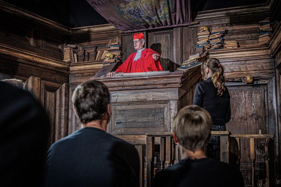 Berlin: Madame Tussauds Museum & Berlin Dungeon Combo Ticket - German-only shows at Berlin Dungeon, and how to handle it