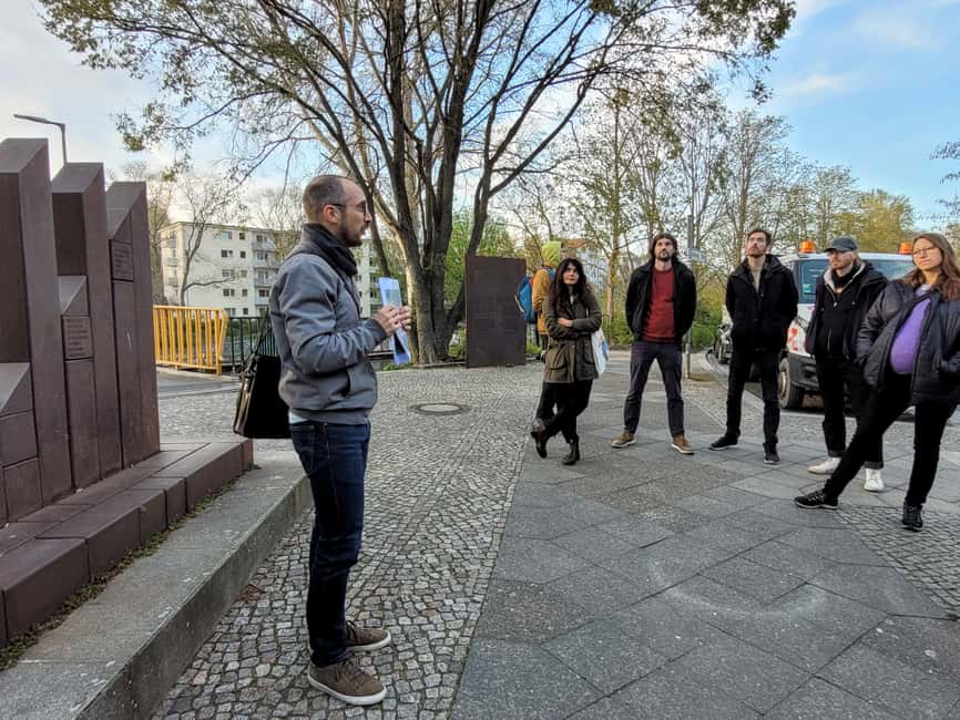 Berlin: Modernist Architecture Tour in the Hansaviertel - The real value: a guide who keeps the story moving